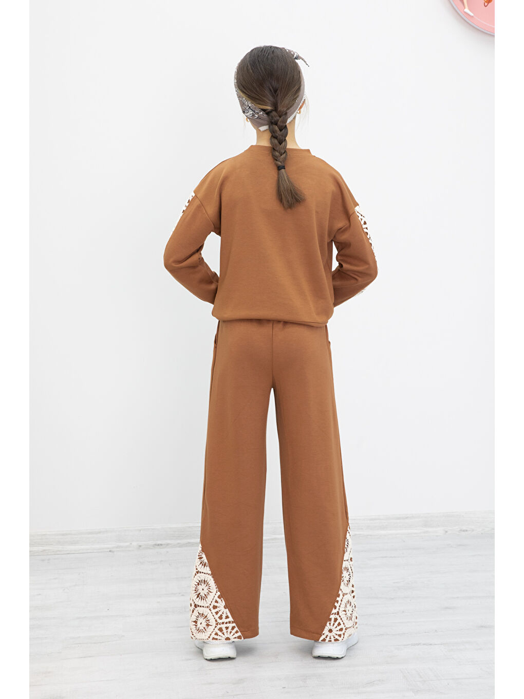 Kahverengi Taba Dantel İşlemeli Geniş Paça Pantolonlu Kız Çocuk Takım 19982-4