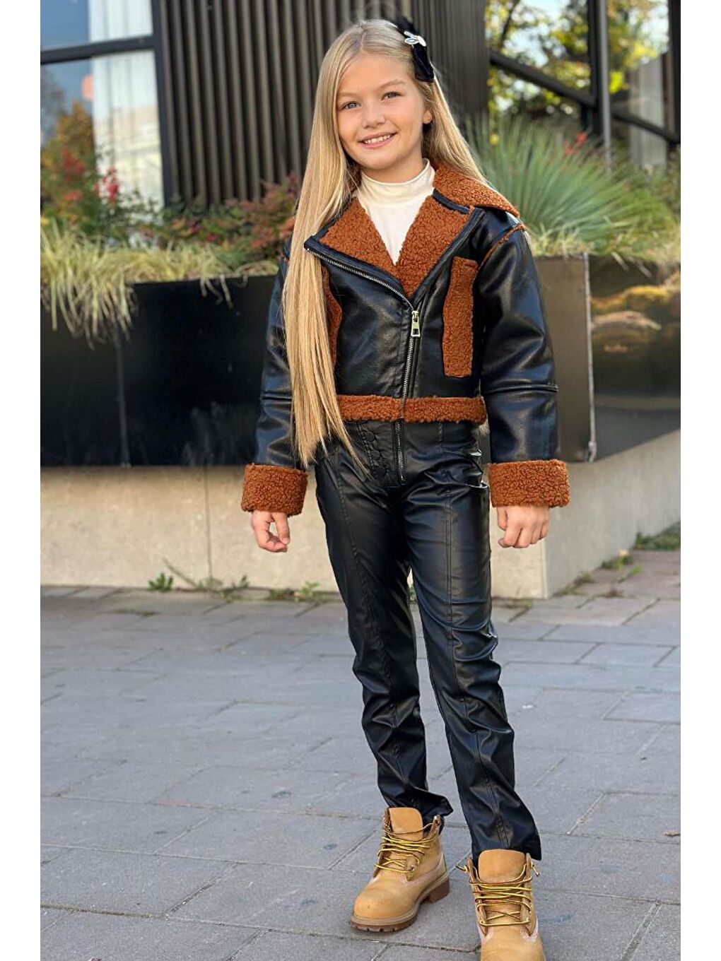 Kız Çocuk Kolları ve Yakası Pelüş Detaylı Siyah Ceket Dik Yaka Kazak Deri Alt Üst Takım