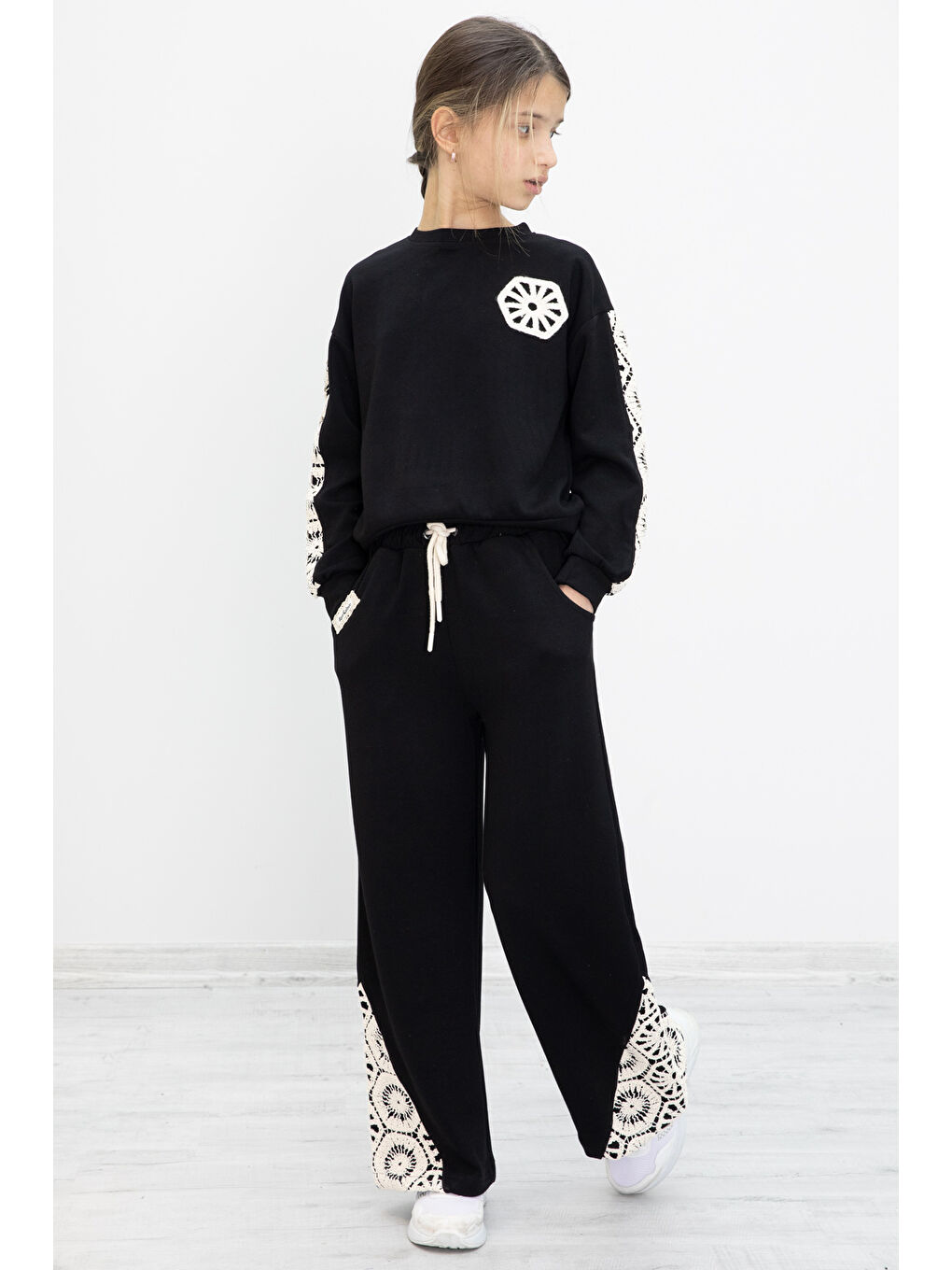 Siyah Dantel İşlemeli Geniş Paça Pantolonlu Kız Çocuk Takım 19981-2