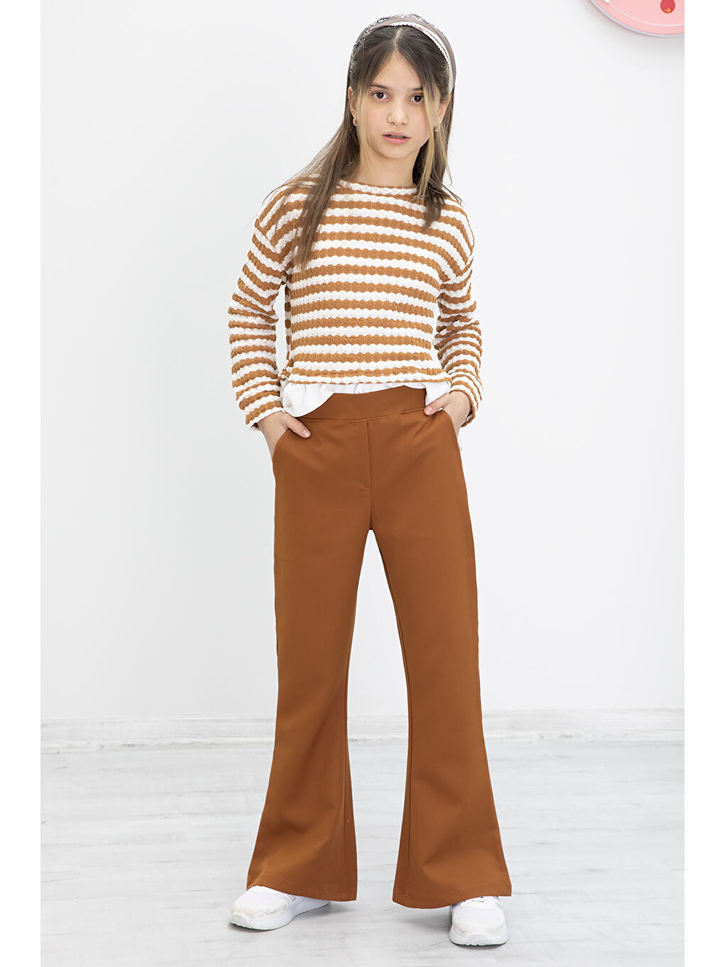 Kahverengi Taba Çizgili Bluzlu İspanyol Paça Pantolonlu Kız Çocuk 2li Takım 19983-3