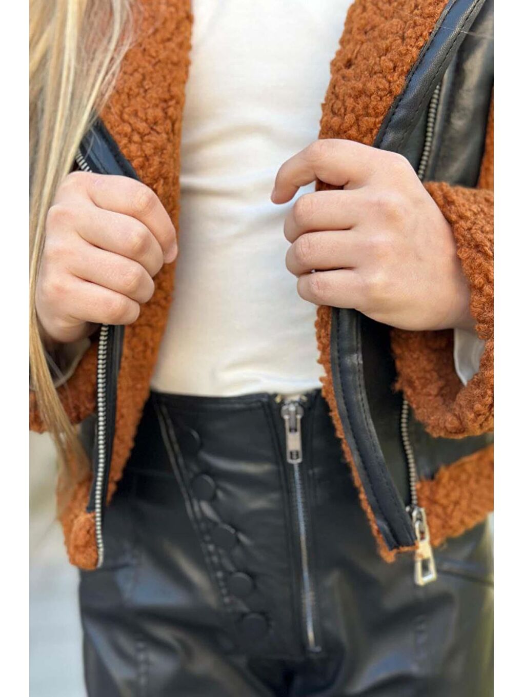 Kız Çocuk Kolları ve Yakası Pelüş Detaylı Siyah Ceket Dik Yaka Kazak Deri Alt Üst Takım-5