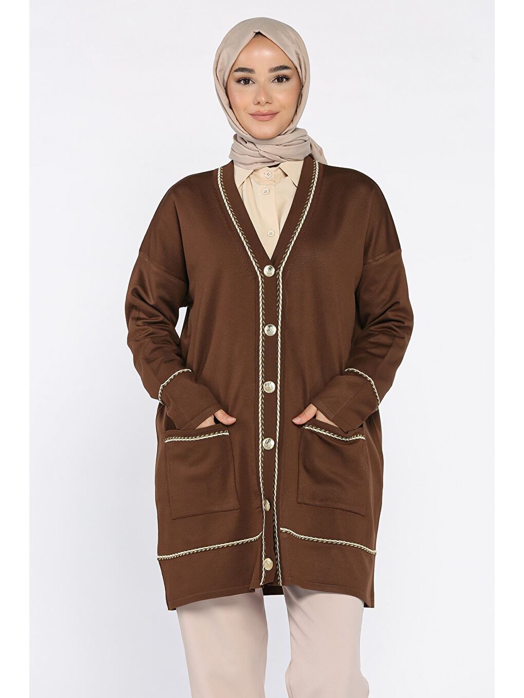 Kahverengi Cepli Düğme Detaylı Tesettür Triko Hırka