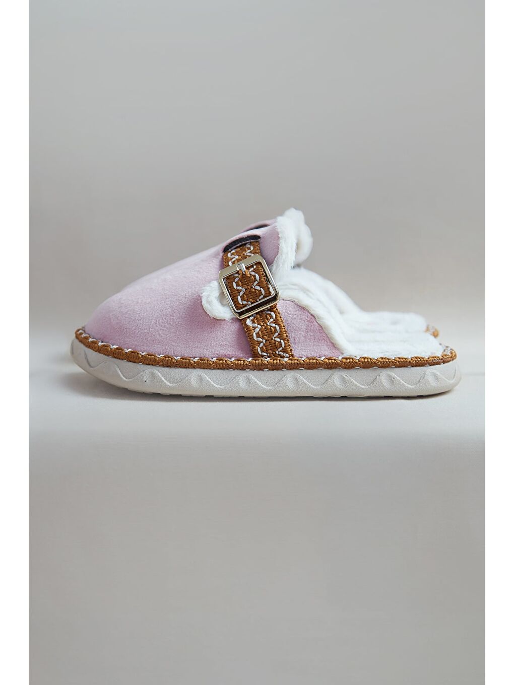 Pembe Toka Detaylı İçi Kürklü Ev Terliği-2