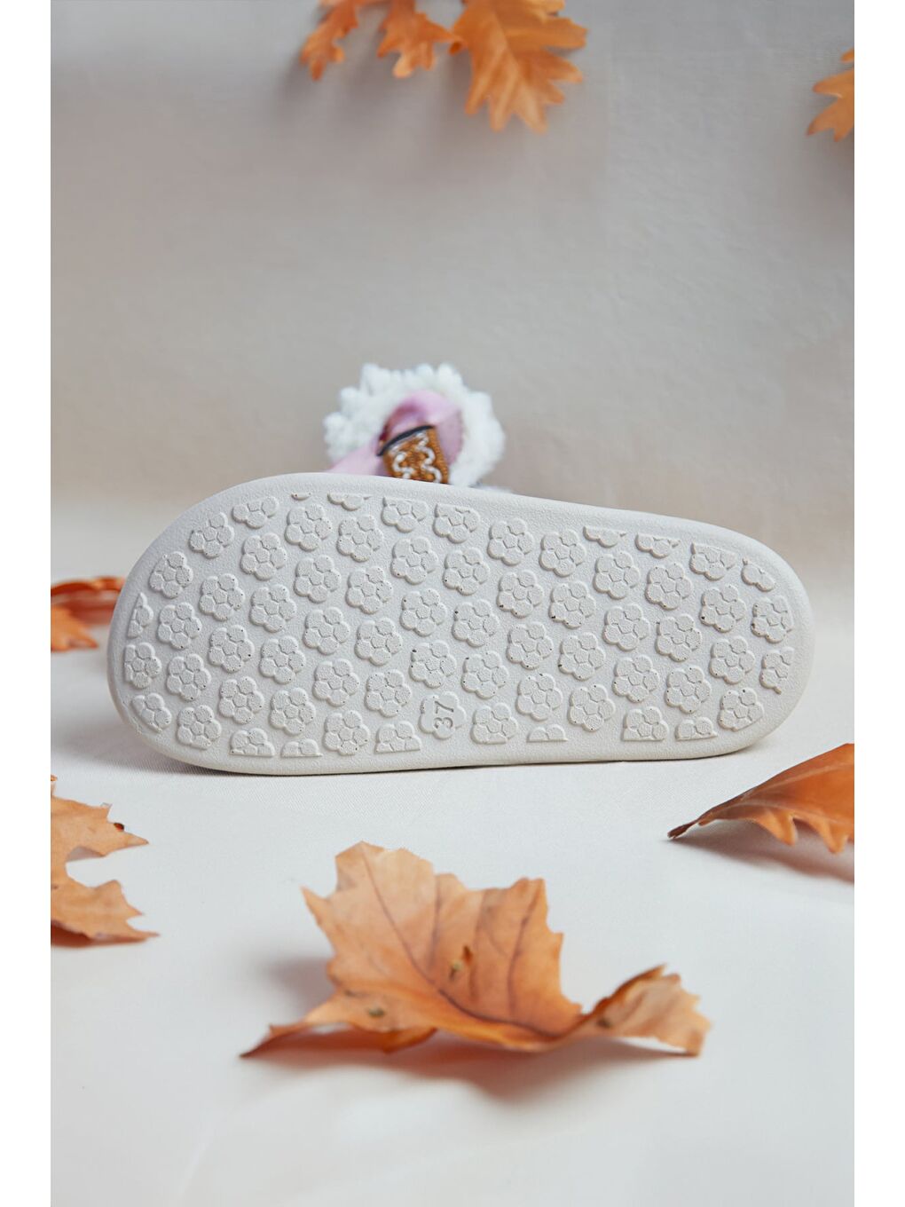 Pembe Toka Detaylı İçi Kürklü Ev Terliği-4