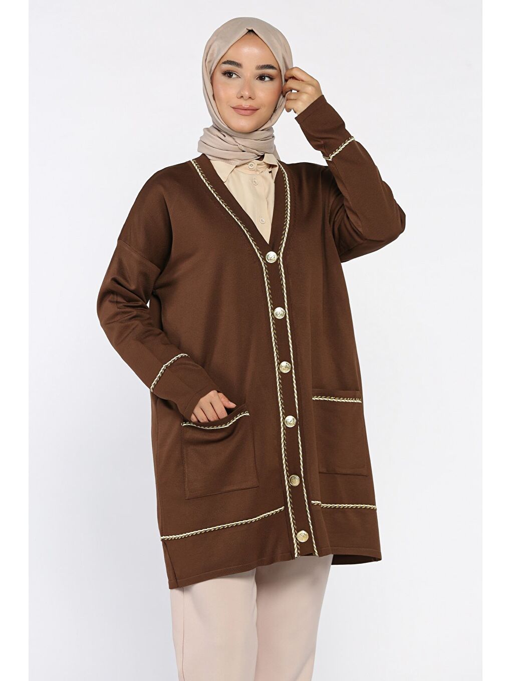 Kahverengi Cepli Düğme Detaylı Tesettür Triko Hırka-2