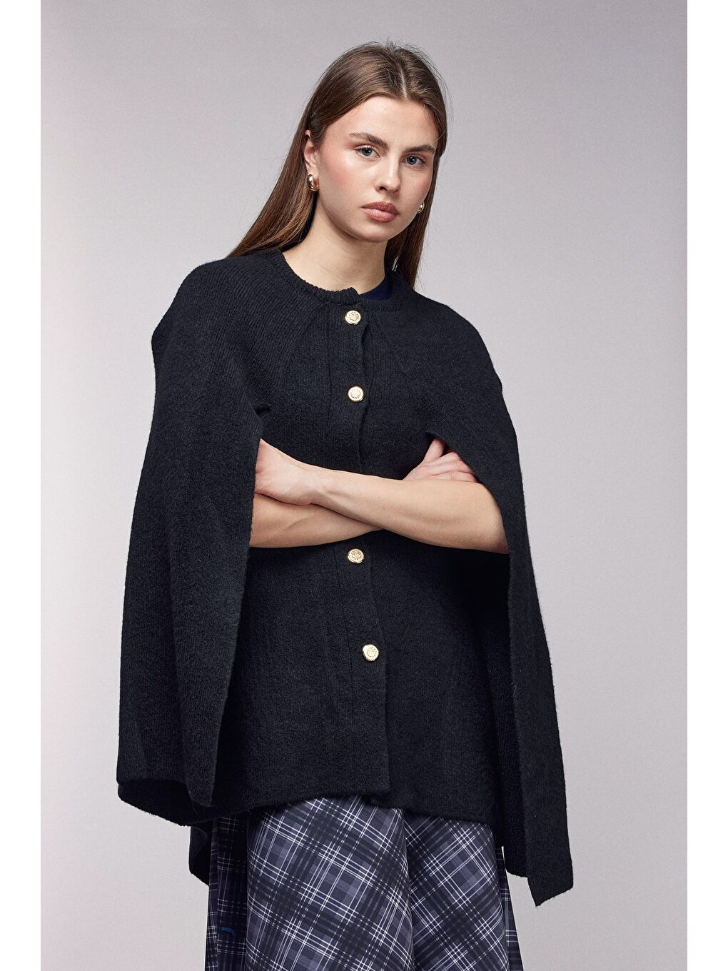 Siyah Bisiklet Yaka Gold Düğmeli Panço-Pelerin