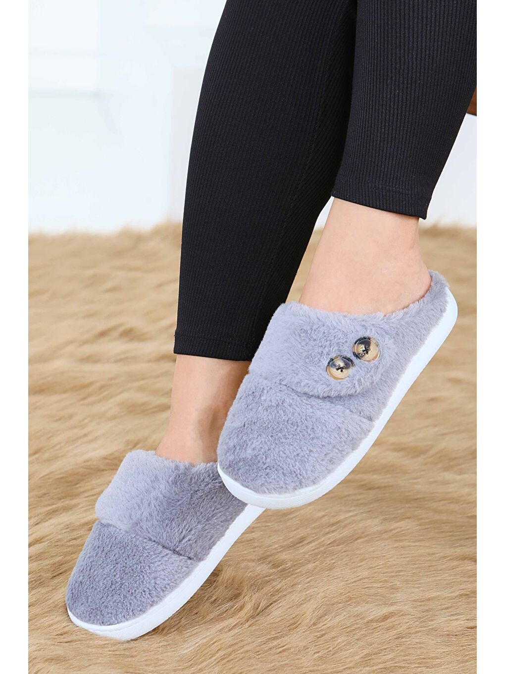 Kadın Gri Düğmeli Düz Ev Terliği - 27777-GRI-1