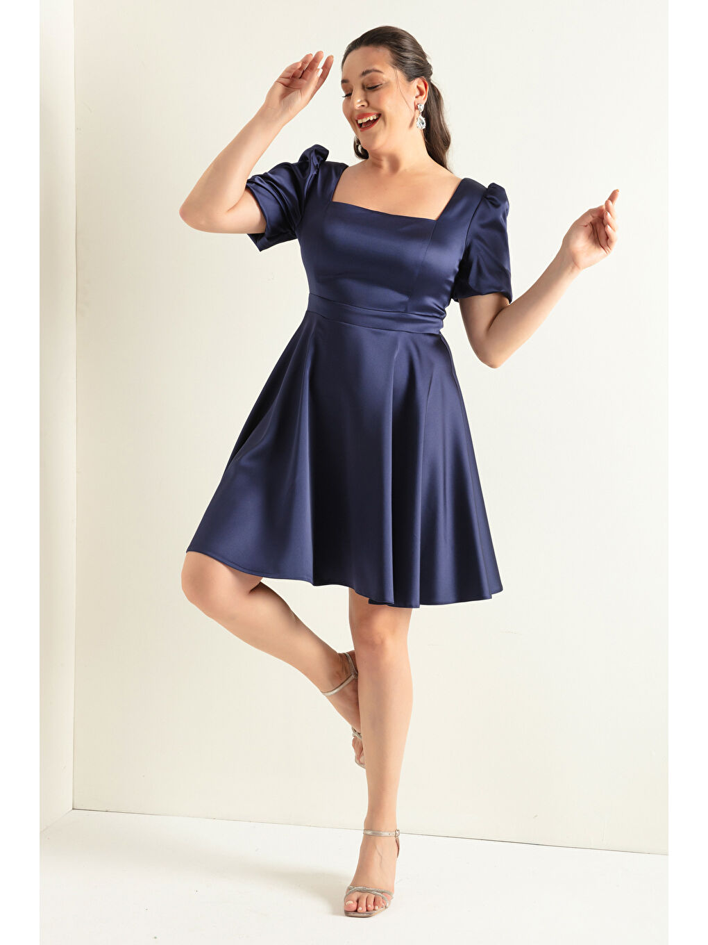 Kadın Lacivert Balon Kol Kloş Kesim Mini Büyük Beden Saten Abiye Elbise