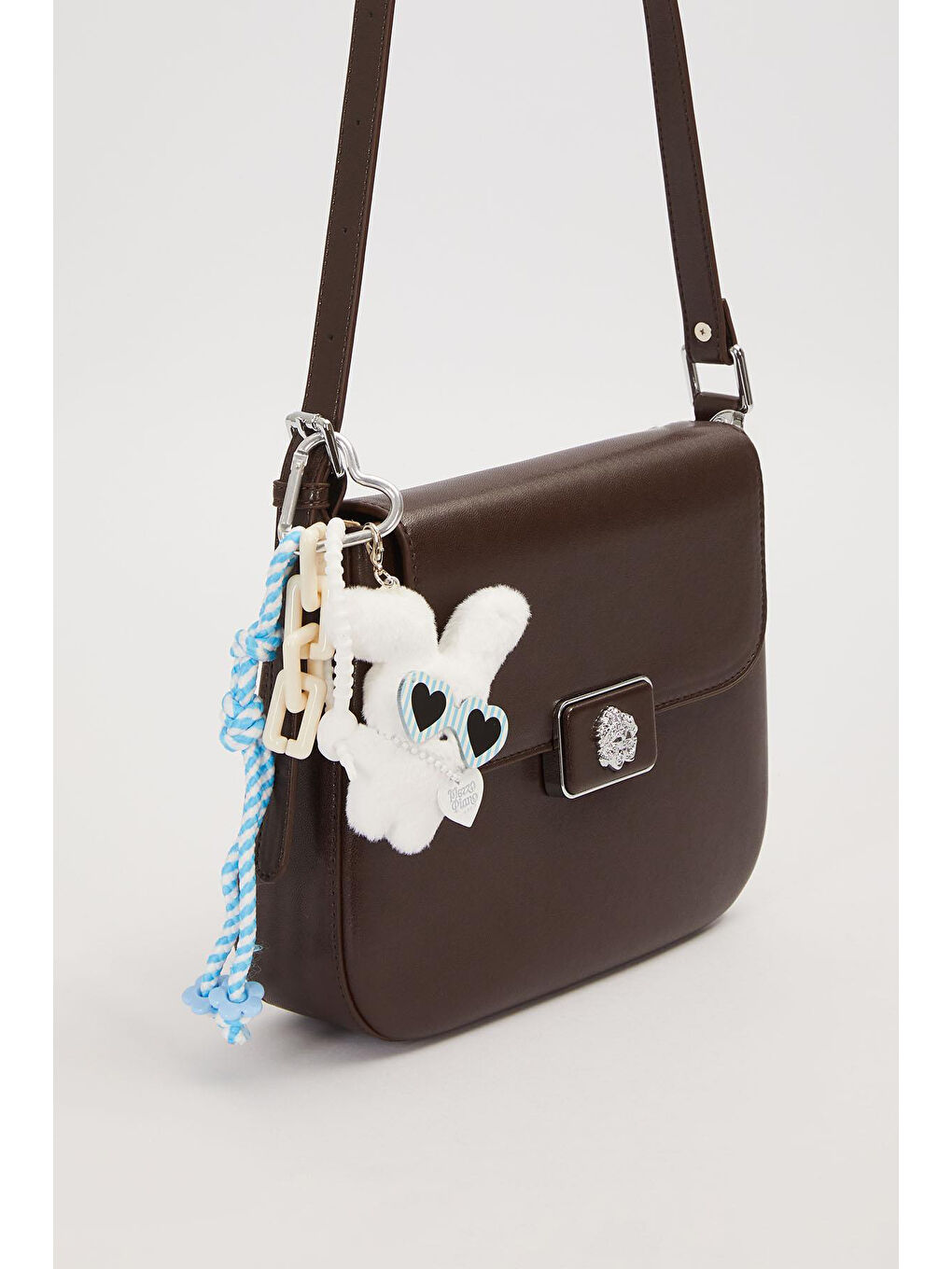 Charm Detay Çift Askılı İki Şekilde Kullanılabilir Yumuşak Deri Çanta 930613 Acı Kahverengi-1