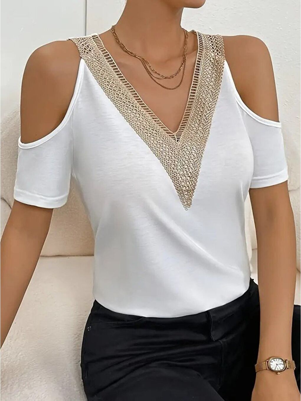 Beyaz Kadın Omuzlardan Açık V Yakalı Viskon Bluz-1