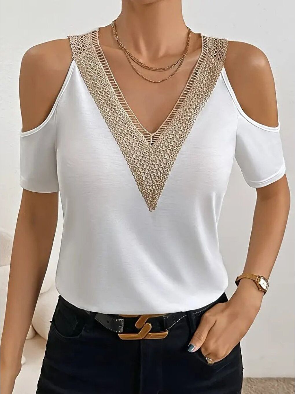 Beyaz Kadın Omuzlardan Açık V Yakalı Viskon Bluz-3