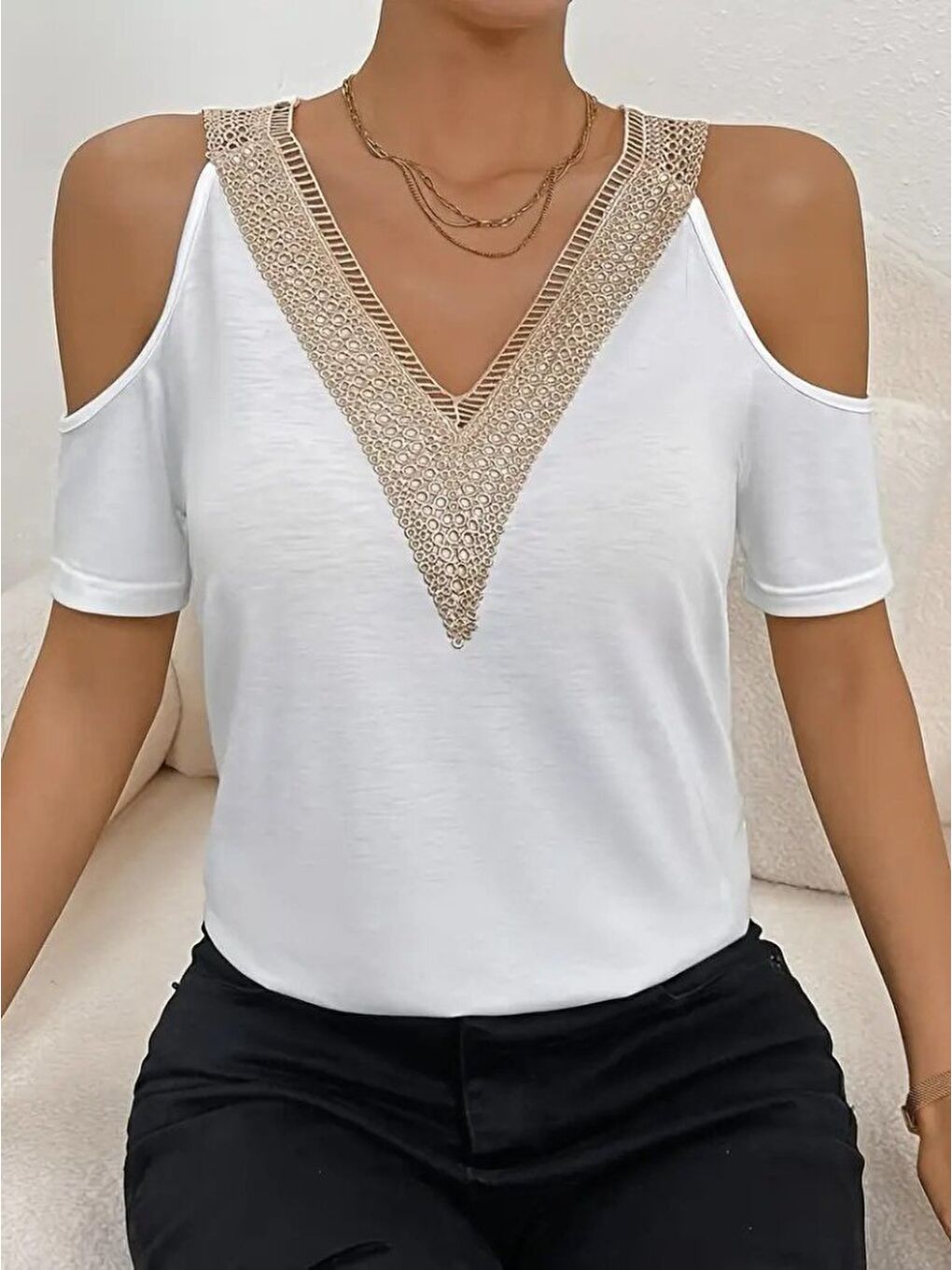 Beyaz Kadın Omuzlardan Açık V Yakalı Viskon Bluz-4