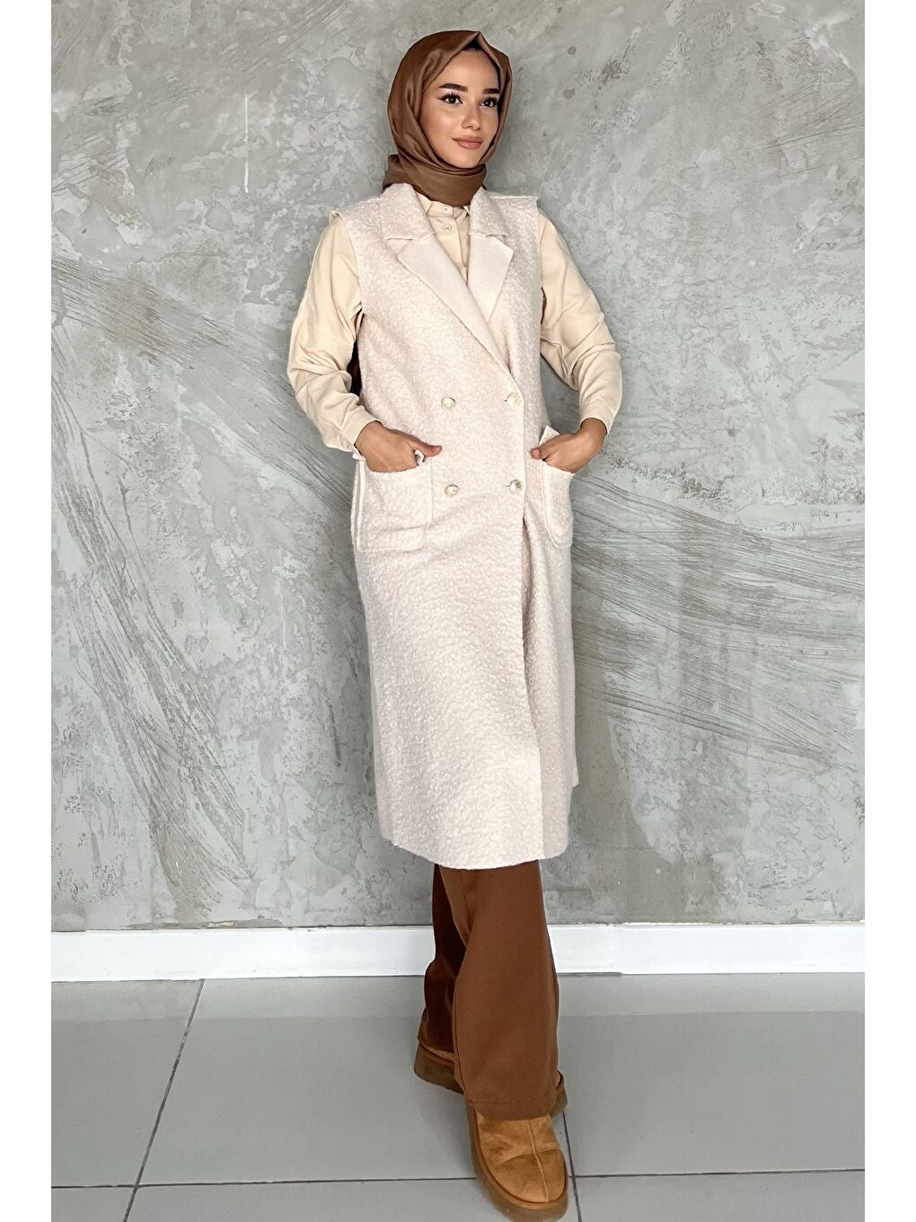 Ekru Gold Düğme Detaylı Çift Cepli Tesettür Buklet Yelek