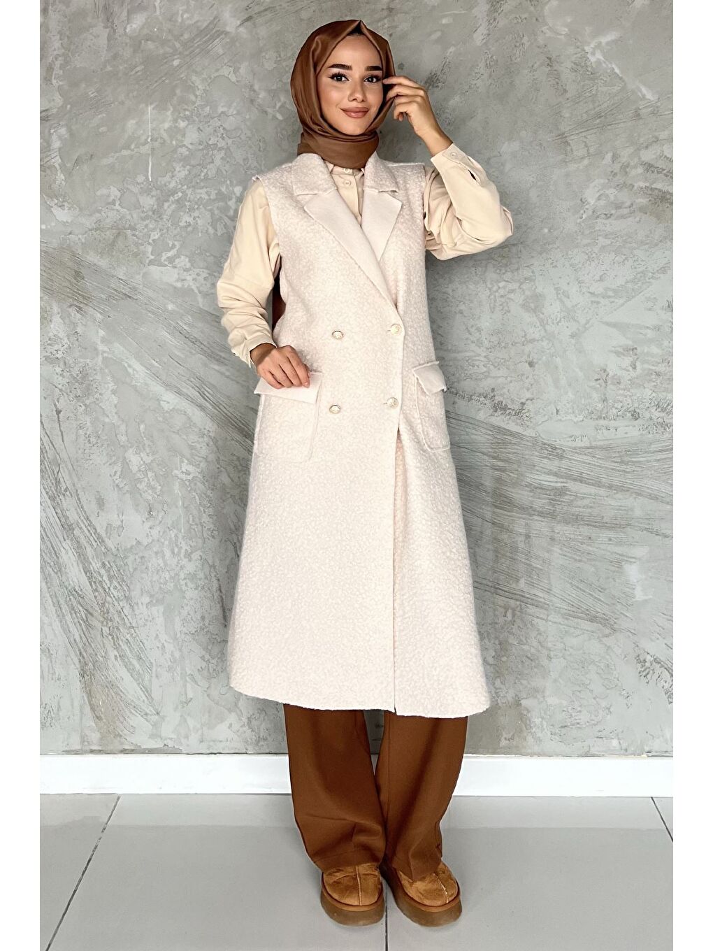 Ekru Gold Düğme Detaylı Çift Cepli Tesettür Buklet Yelek-1