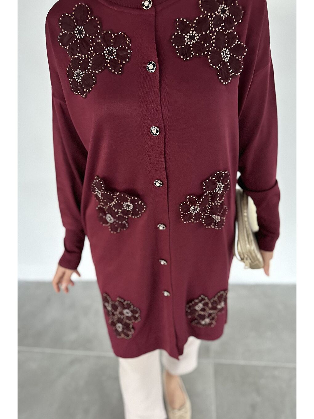 Bordo Gülseli Çiçek Fistolu Ön Düğmeli Tesettür Triko Hırka-4