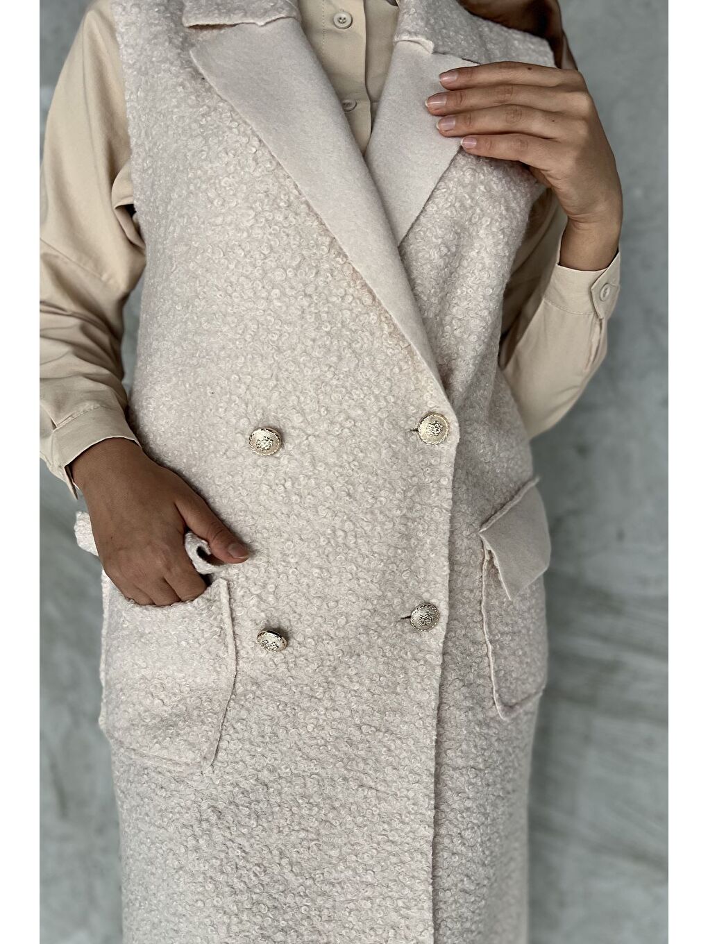 Ekru Gold Düğme Detaylı Çift Cepli Tesettür Buklet Yelek-4