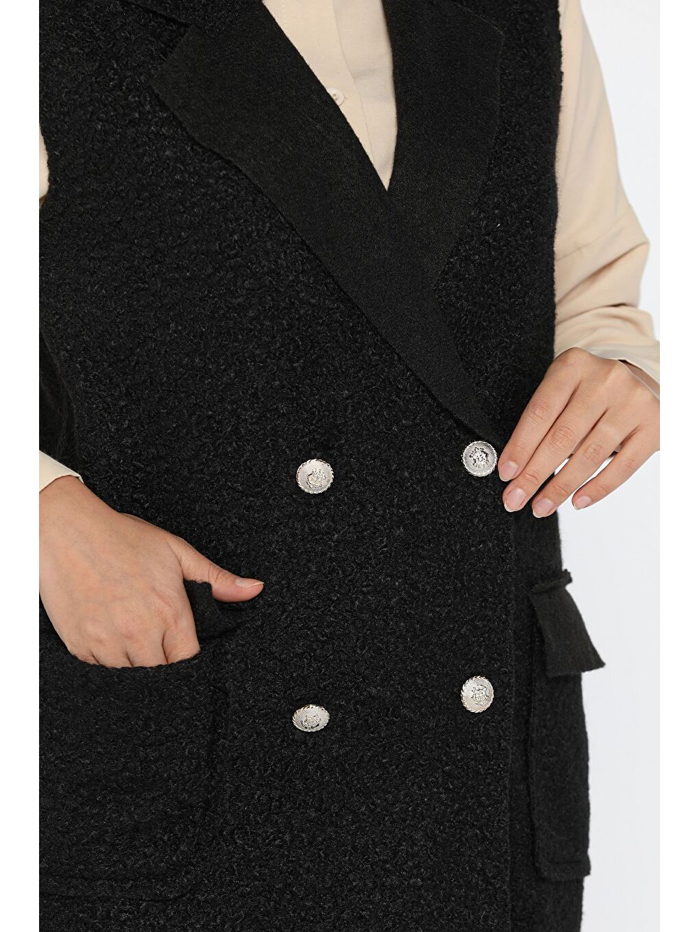 Siyah Gold Düğme Detaylı Çift Cepli Tesettür Buklet Yelek-8