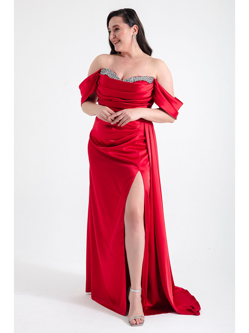 Kadın Kırmızı Kayık Yaka Yırtmaçlı Uzun Büyük Beden Saten Abiye Elbise-1