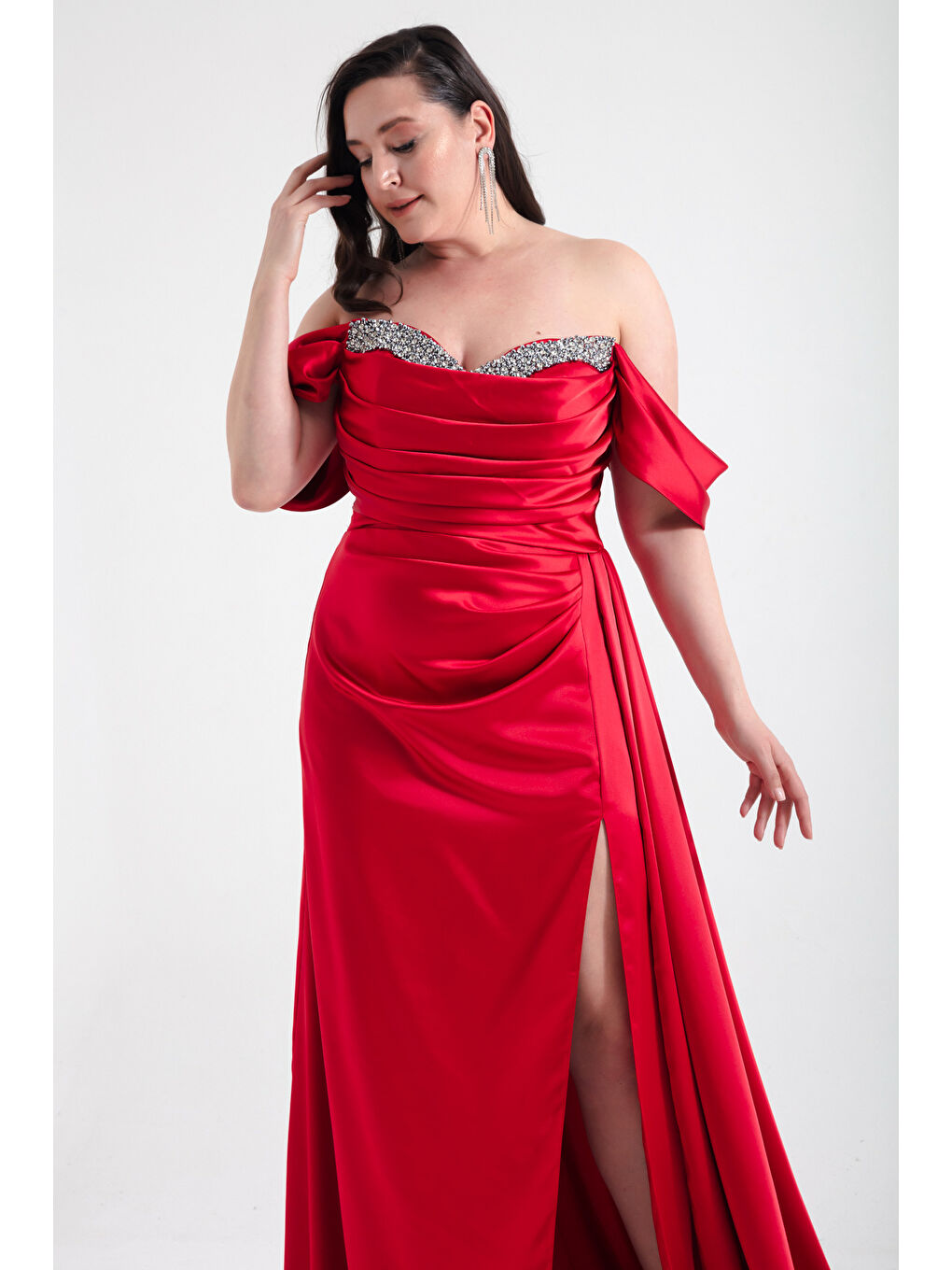 Kadın Kırmızı Kayık Yaka Yırtmaçlı Uzun Büyük Beden Saten Abiye Elbise-2
