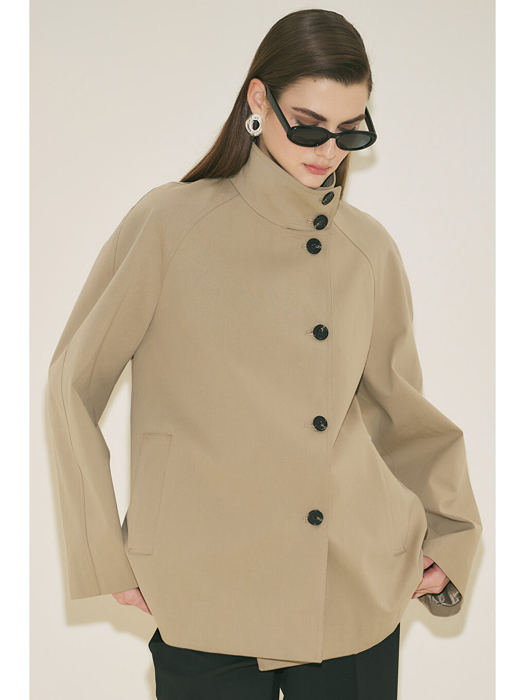 Bej Henna Yüksek Yaka Trençkot Kum-6