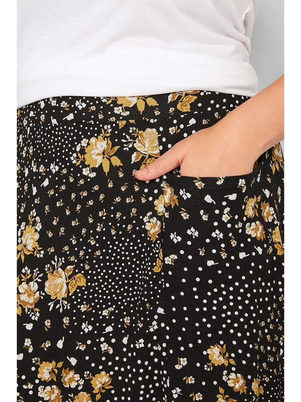 Siyah Büyük Beden Cep Detaylı Desenli Beli Lastikli Uzun Kesim Etek 302288-4