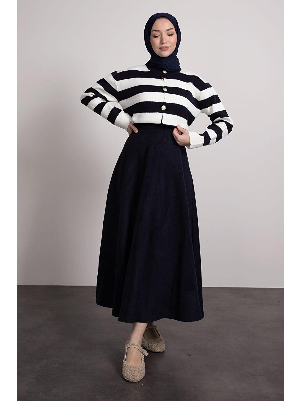 Lacivert Gold Düğme Detaylı Tesettür Kadın Hırka-1