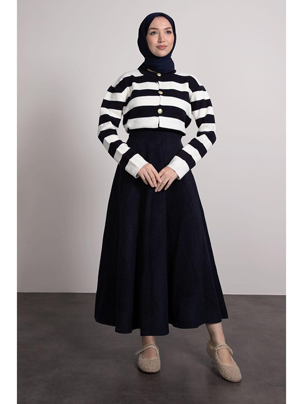 Lacivert Gold Düğme Detaylı Tesettür Kadın Hırka-4