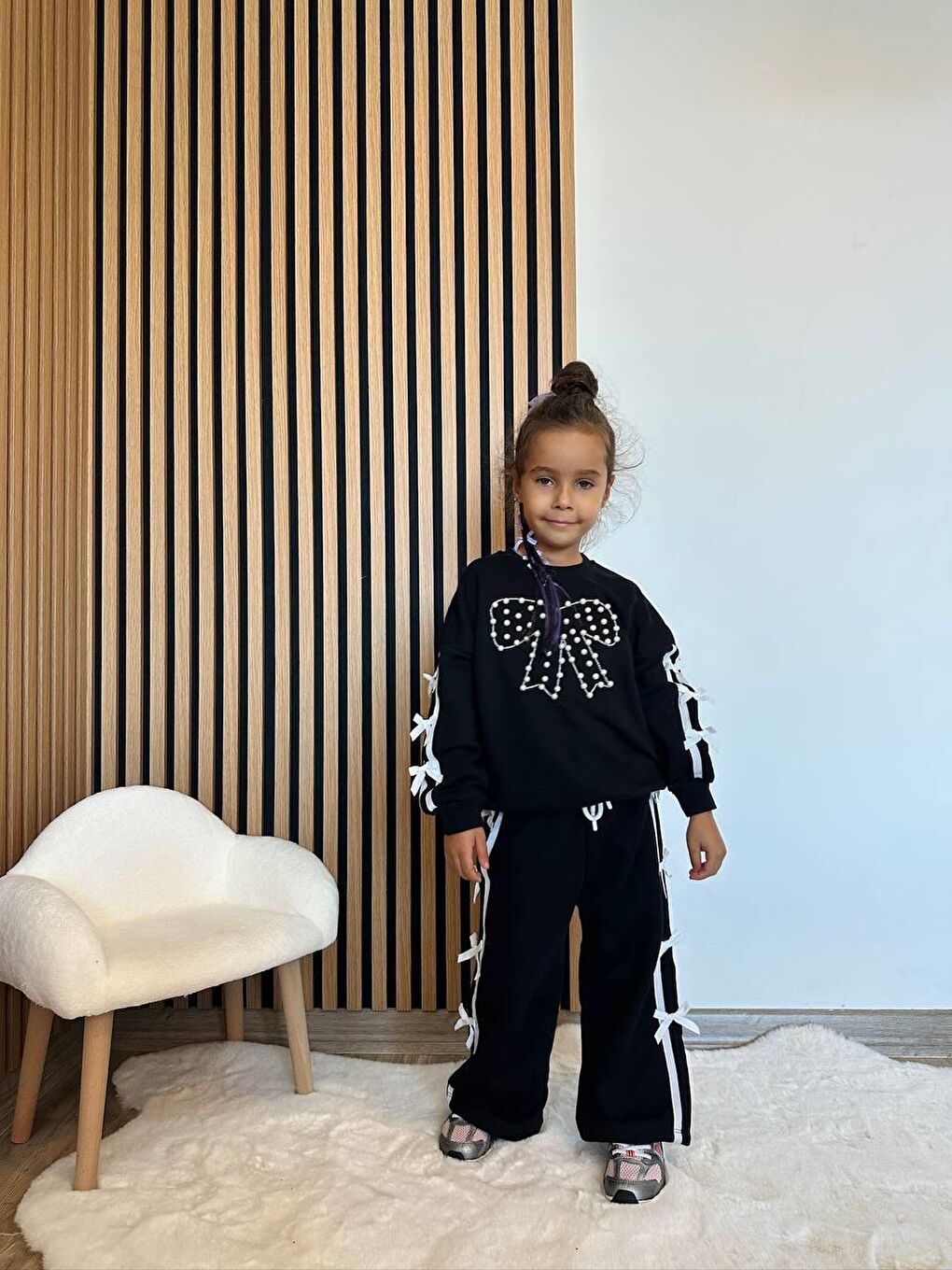 Kız Çocuk Pamuklu Siyah Fiyonklu İncili Şerit Detaylı Eşofman Takım-1
