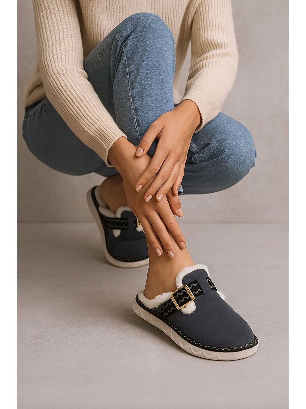 Gri Toka Detaylı İçi Kürklü Ev Terliği-1