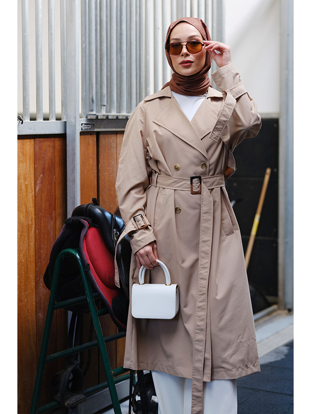 Bej Önü Düğmeli Kemelerli Trenç Vizon