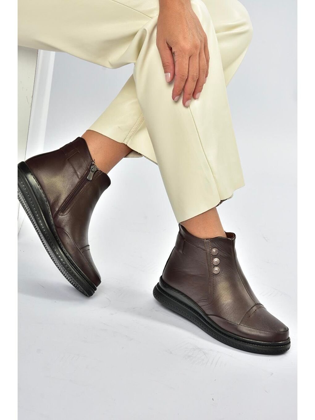 Kahverengi Kadın Bot V555070403-2