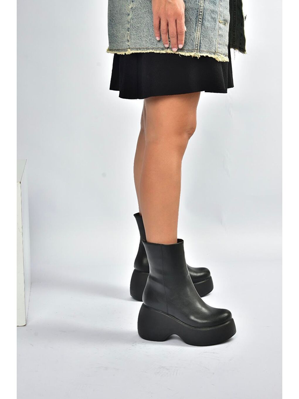 Siyah Kadın Bot V965305009-2