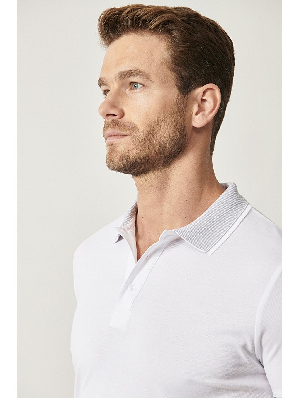 Erkek Beyaz Slim Fit Dar Kesim Kıvrılmaz Polo Yaka Kısa Kollu Tişört-2
