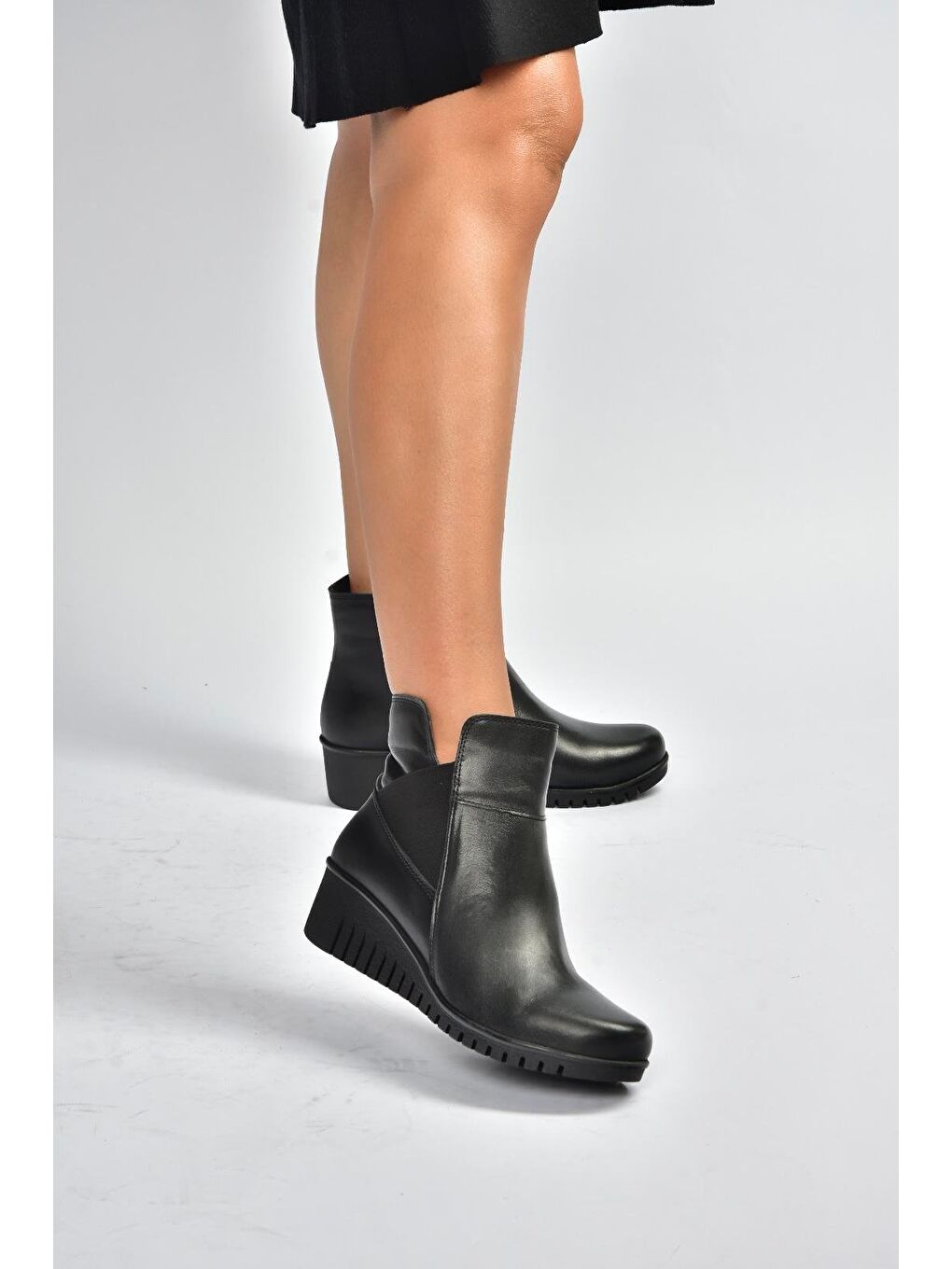 Siyah Kadın Bot V324221103-1