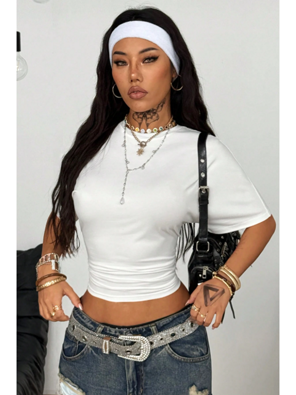 Kadın Beyaz Kısa Kollu Crop Tişört – Bisiklet Yaka, Slim Fit, Günlük & Basic T-Shirt-2