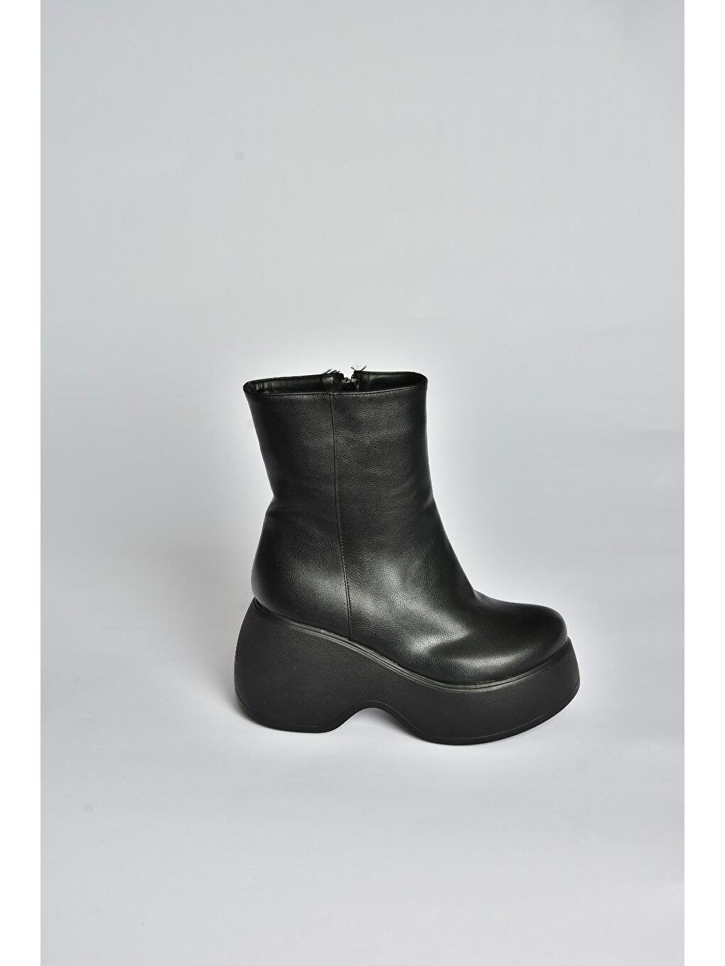 Siyah Kadın Bot V965305009-5