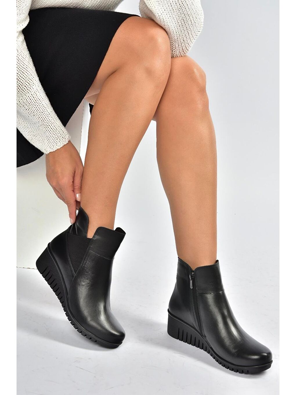Siyah Kadın Bot V324221103-3