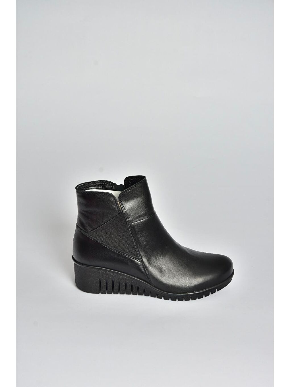Siyah Kadın Bot V324221103-5