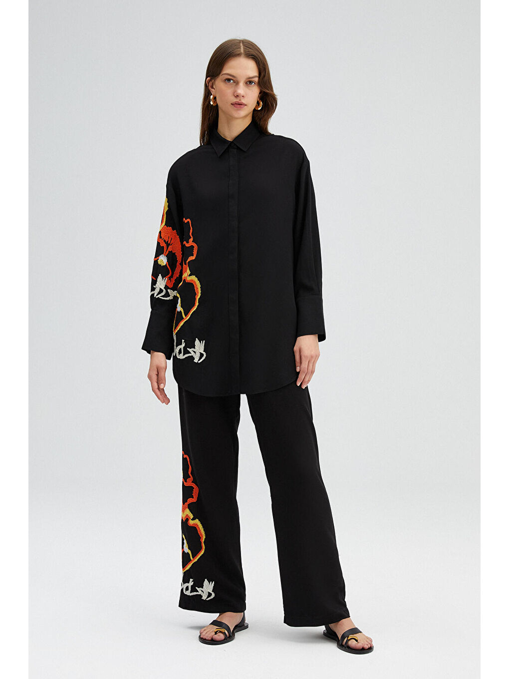 Siyah Nakışlı Viskon Gömlek-1