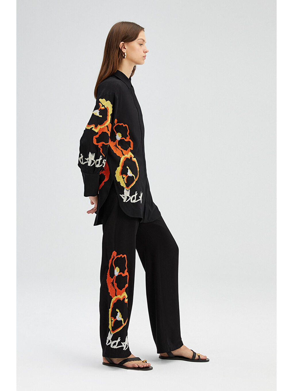 Siyah Nakışlı Viskon Gömlek-2