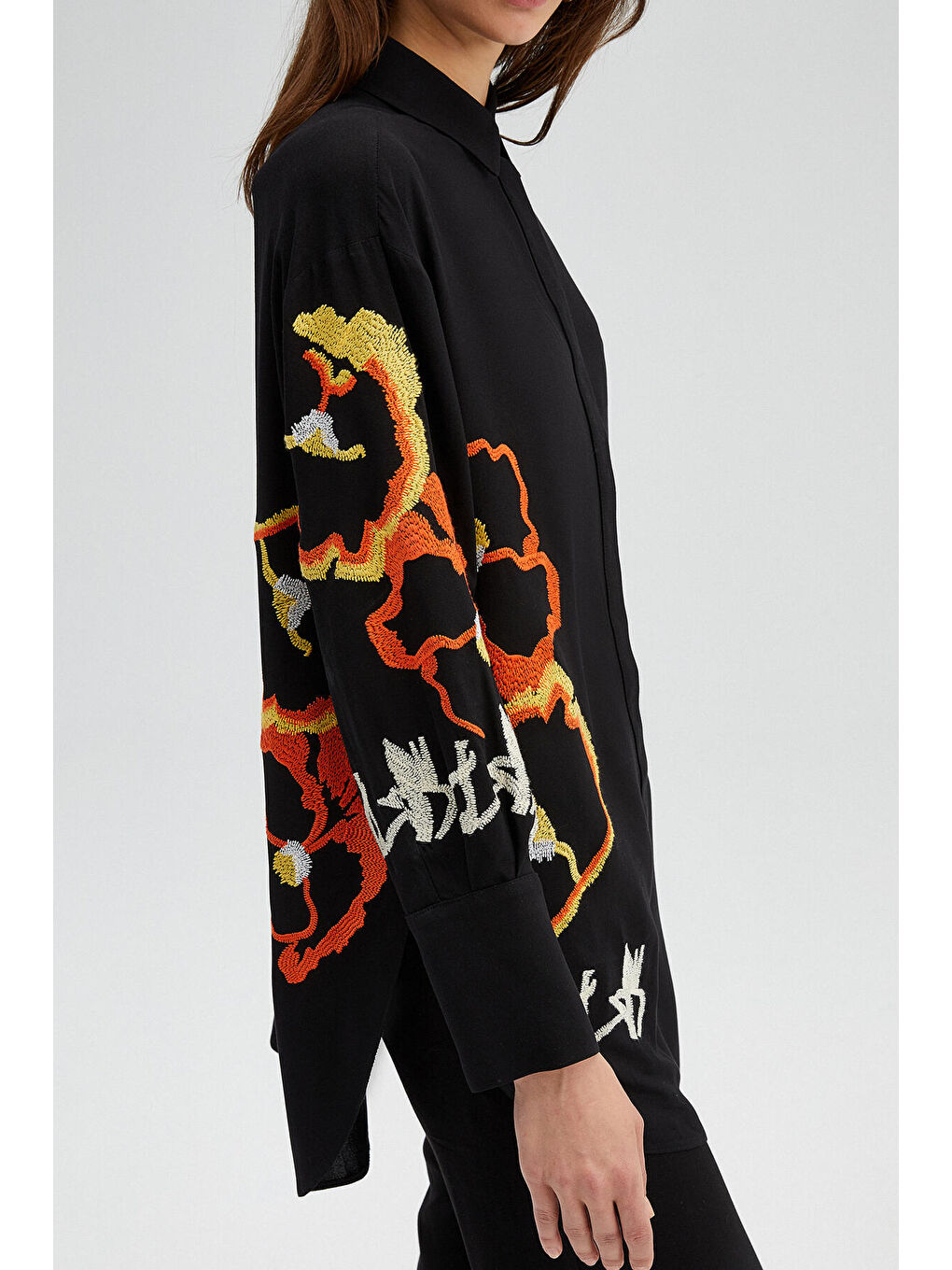 Siyah Nakışlı Viskon Gömlek-3