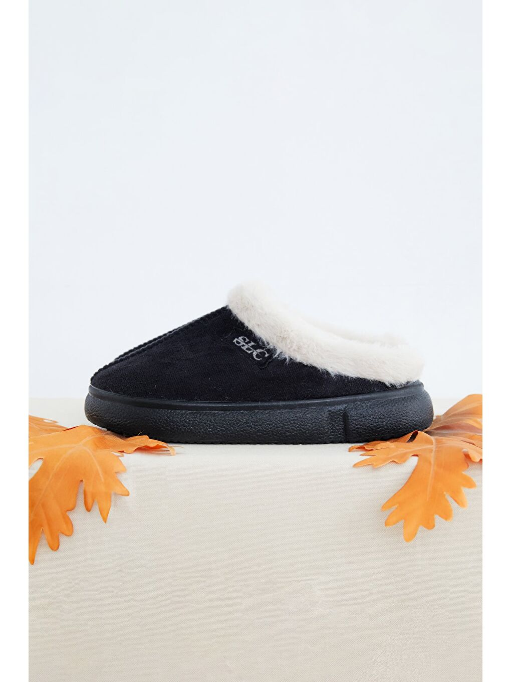 Siyah İçi Kürklü Ev Terliği-3