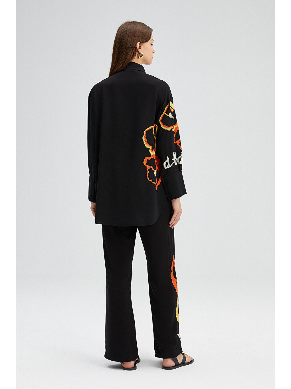 Siyah Nakışlı Viskon Gömlek-4