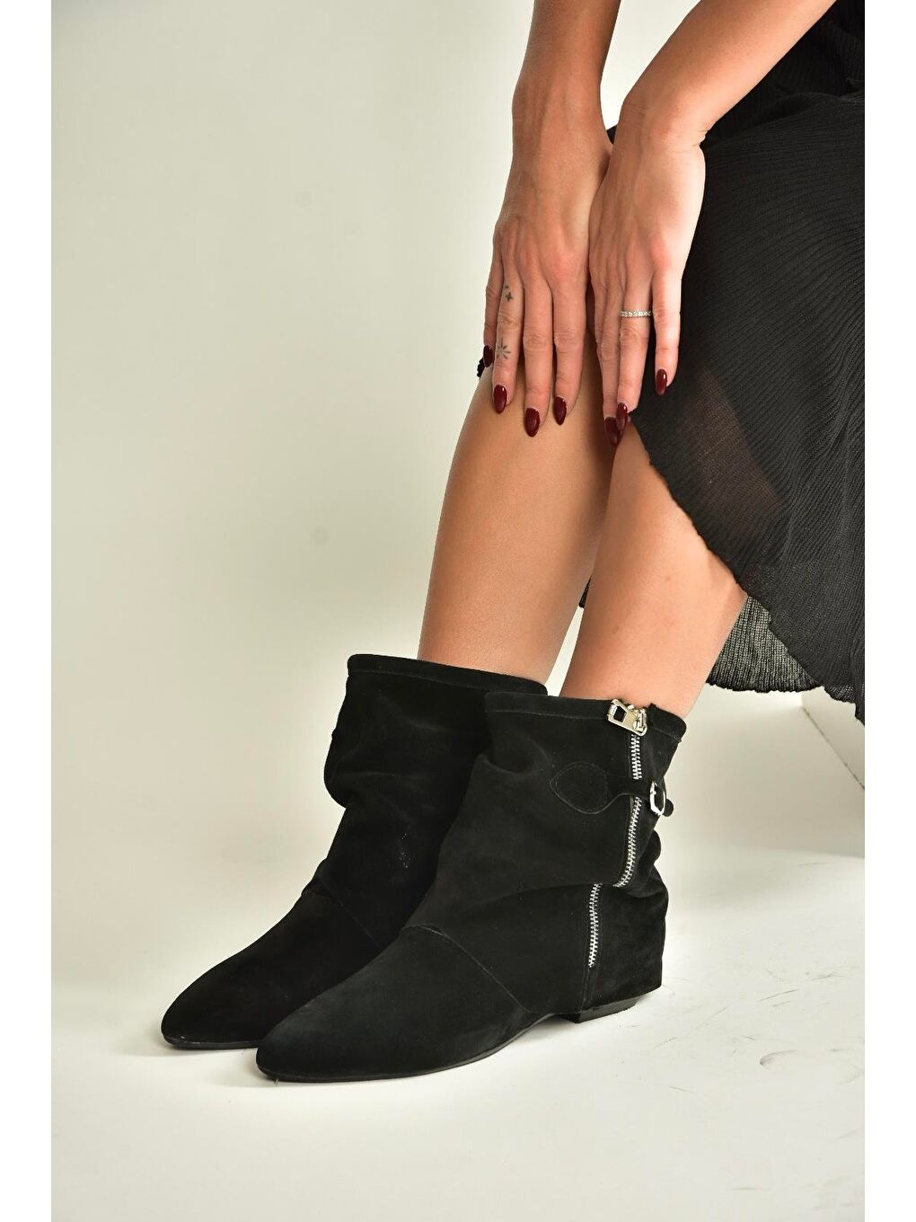 Siyah Kadın Bot V380518102-2