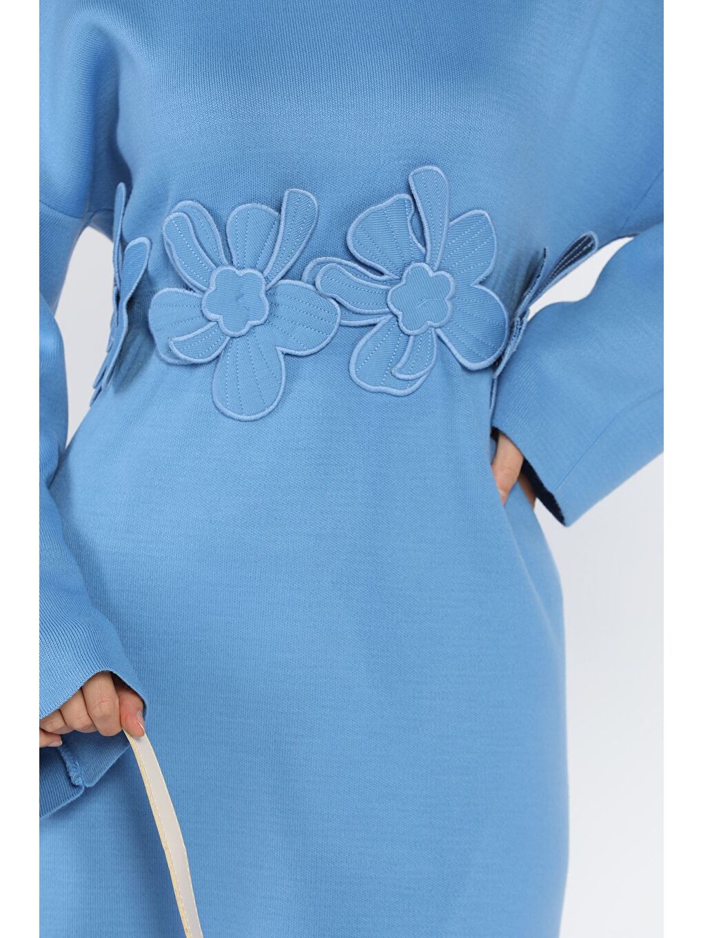 Mavi Bisiklet Yaka Çiçek Figürlü Tesettür Triko Elbise-8