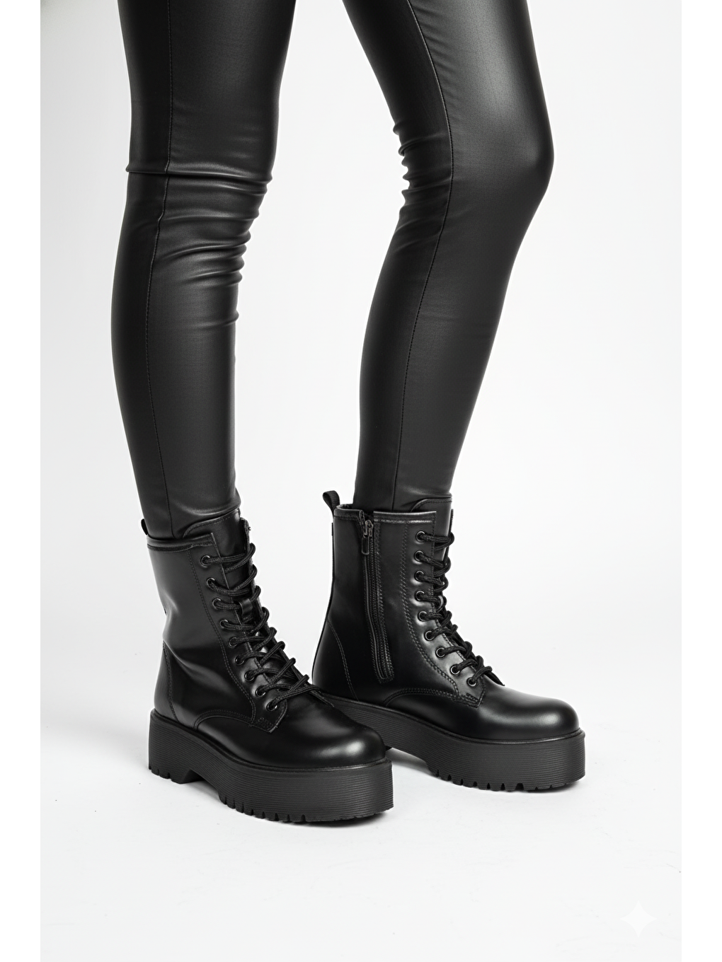 Siyah Kadın Bot V652551009