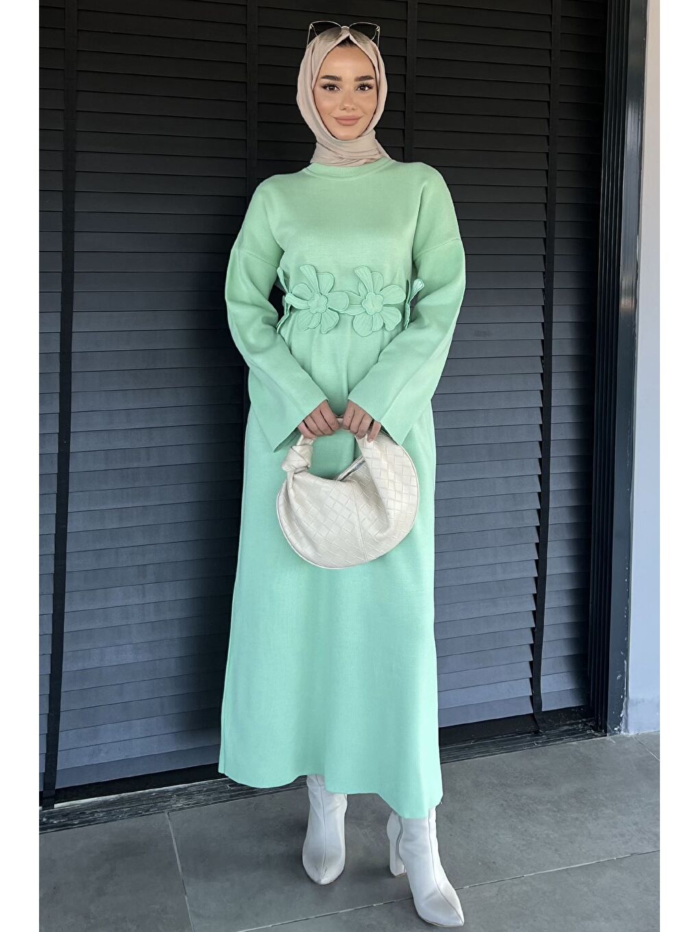 Yeşil Bisiklet Yaka Çiçek Figürlü Tesettür Triko Elbise-3