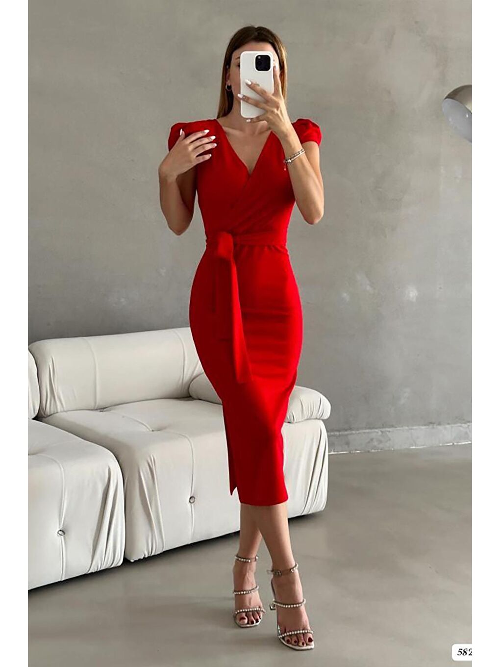 Kırmızı İthal Kumaş Kısa Kollu Kuşaklı Yandan Yırtmaçlı Elbise-2