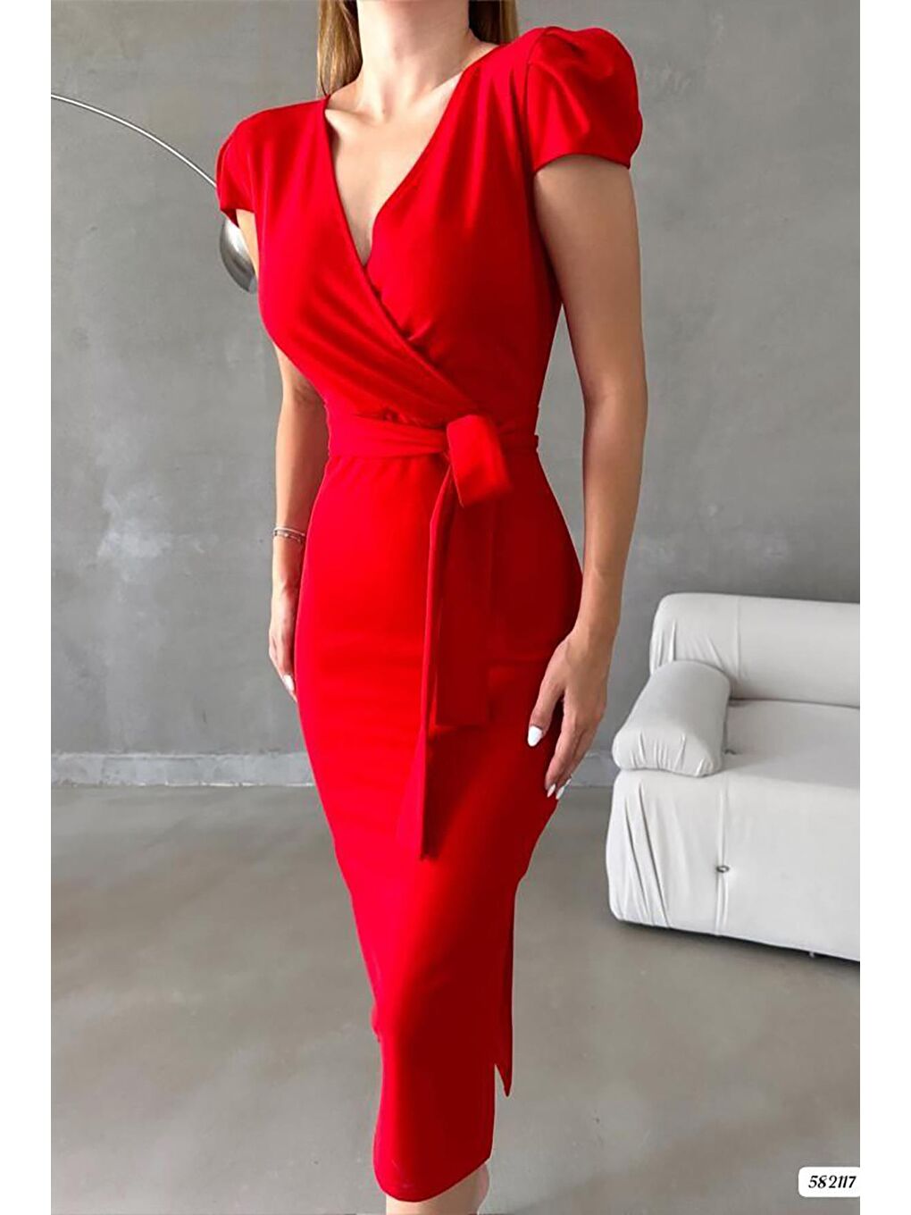 Kırmızı İthal Kumaş Kısa Kollu Kuşaklı Yandan Yırtmaçlı Elbise-3