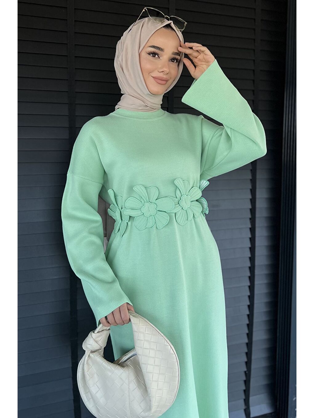 Yeşil Bisiklet Yaka Çiçek Figürlü Tesettür Triko Elbise-4